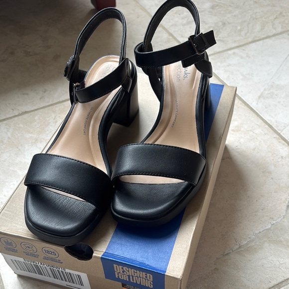Clarks Jaylan Ray Block Heel Sandal Size 8 Wide - Picture 1 of 7